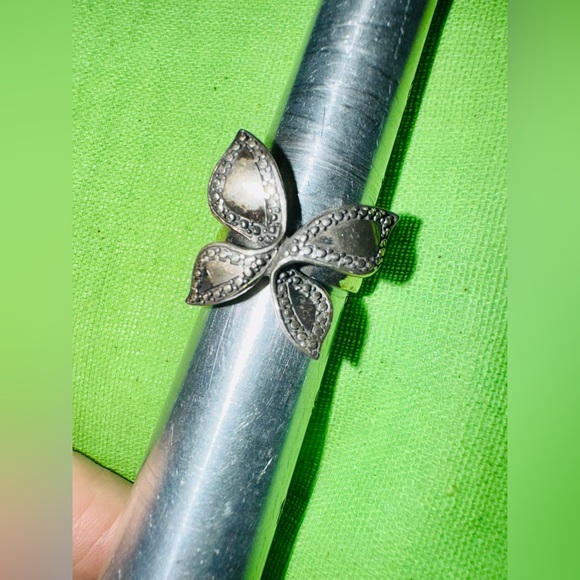 UNIQUE Elegant Butterfly .925 ring
Size 8 - Picture 6 of 8